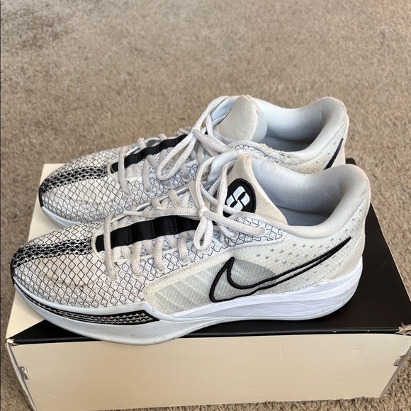 Nike Kyrie Low 5 White and Black Sneakers - Picture 2 of 6